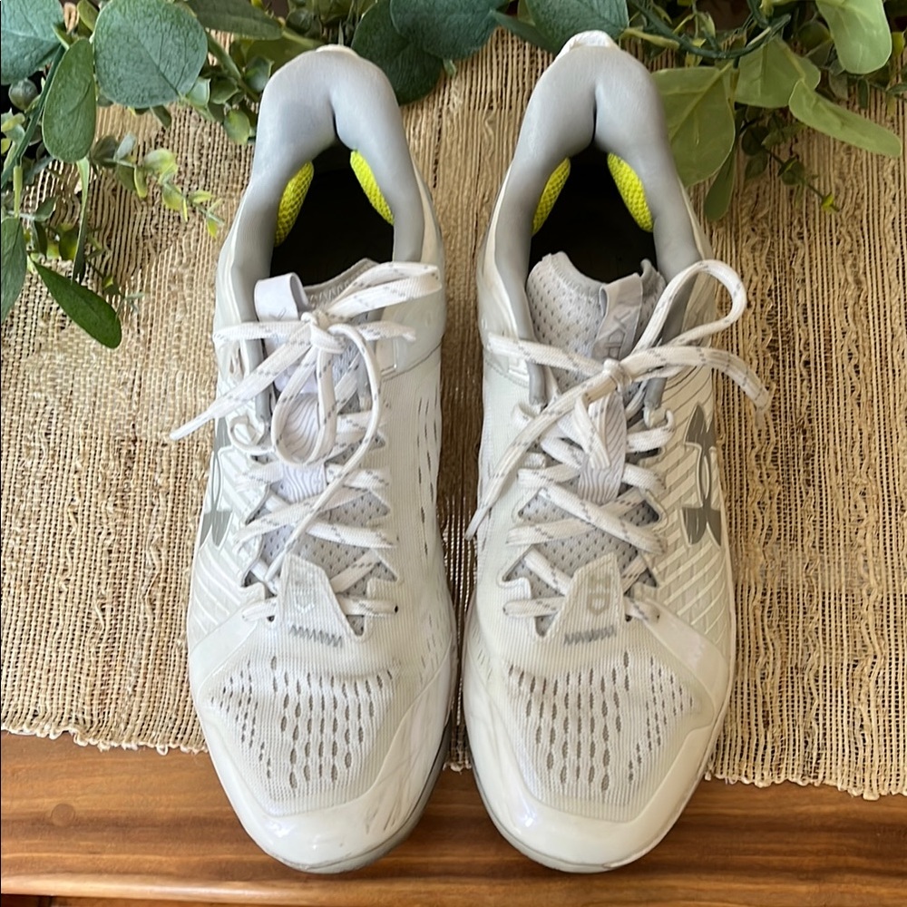 Under Armour Men’s White Molded Cleats